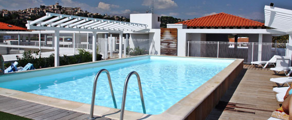 Holiday rental next to the sea : Le Crystal residence at Cagnes-sur-Mer on the French Riviera in Alpes Maritimes