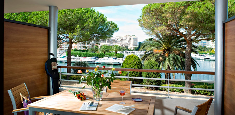 Residenz Carré Marine: Vermietung von Ferienresidenzen in Cannes-Mandelieu la Napoule an der Côte d’Azur