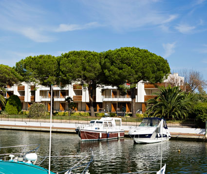 Location de résidences vacances sur la Côte d'Azur à Cannes-Mandelieu la Napoule : résidence Carré Marine