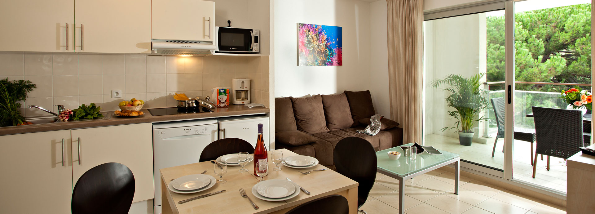 Holiday rental at Cagnes-sur-Mer on the French Riviera : Le Crystal residence